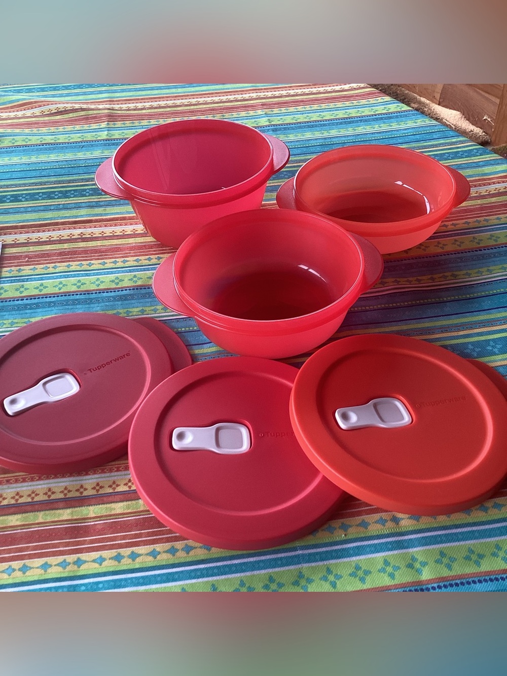 Tupperware Crystal Wave PLUS - set of 3 microwave bowls in red